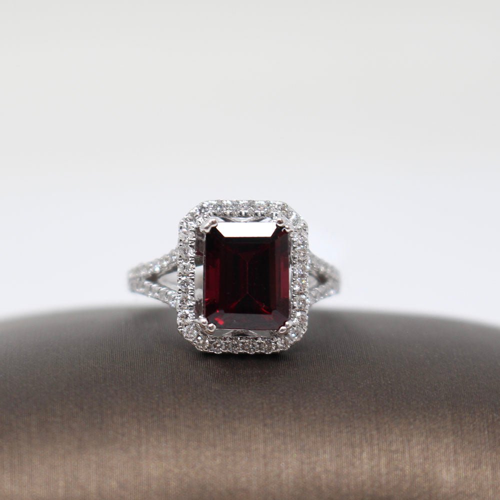 Diamond and Garnet Ring F1005 - LAURA CANTU JEWELRY