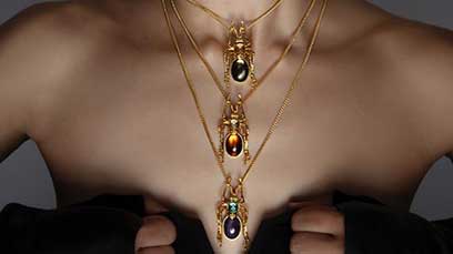 3 Collares de hormiga de oro con piedras de diferentes colores