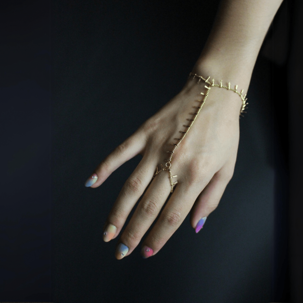 Dangle hand accessory - LAURA CANTU JEWELRY