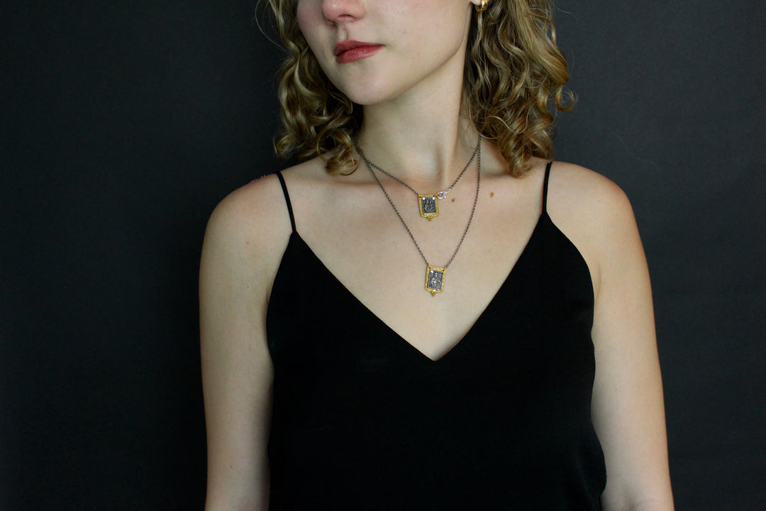 Escapulario Doble con Chapa de Oro - LAURA CANTU JEWELRY