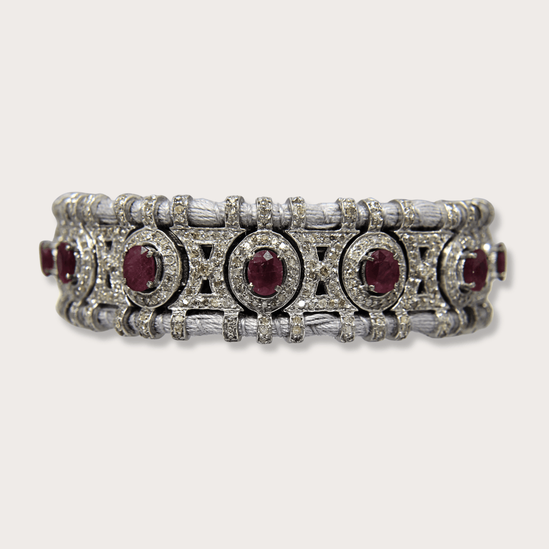 Pulsera Macrame Grey Ruby - LAURA CANTU JEWELRY