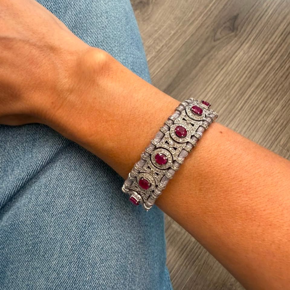 Pulsera Macrame Grey Ruby - LAURA CANTU JEWELRY