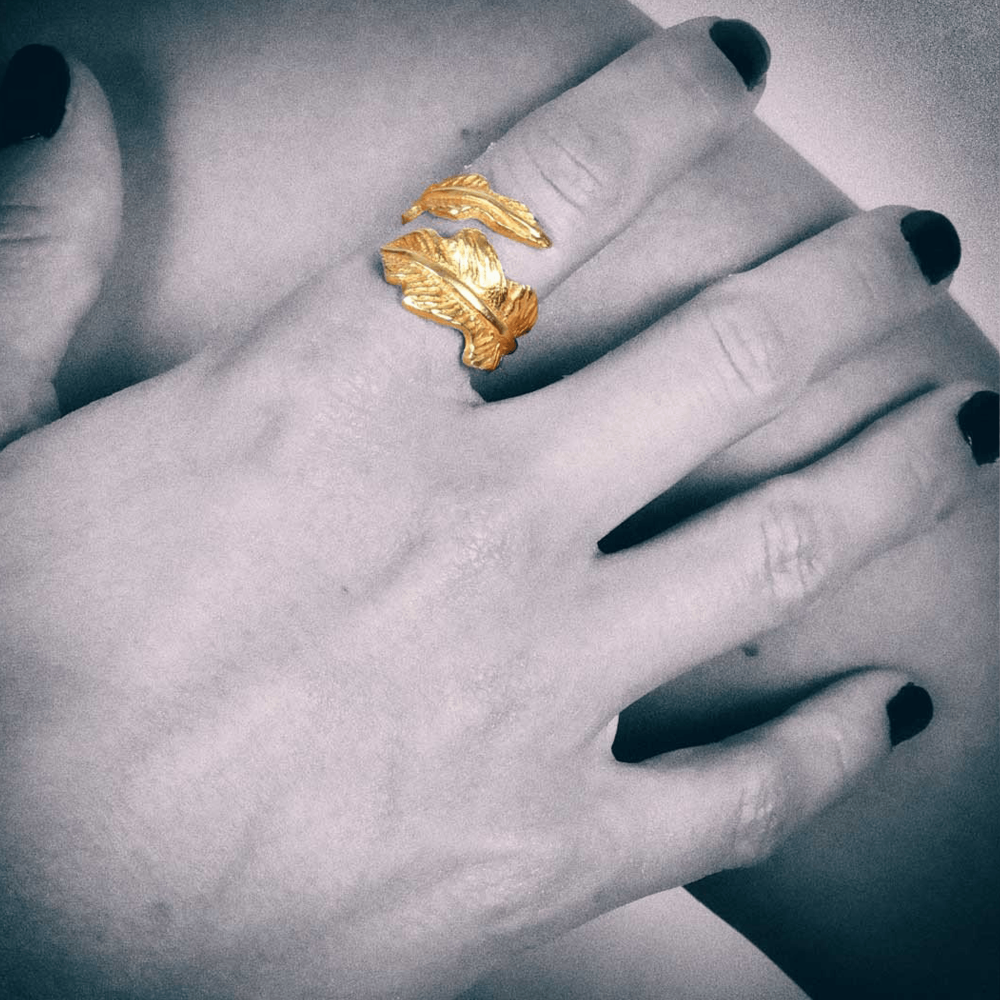 Medium Gold Leaf Ring - LAURA CANTU JEWELRY